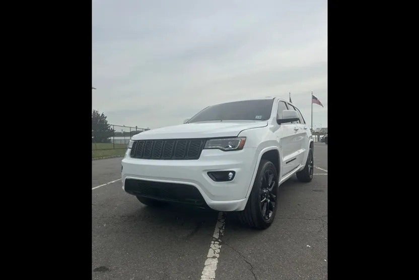 2021 Jeep Grand Cherokee Laredo E photo 1