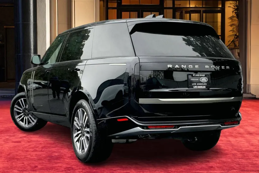 2025 Land Rover Range Rover SE photo 1