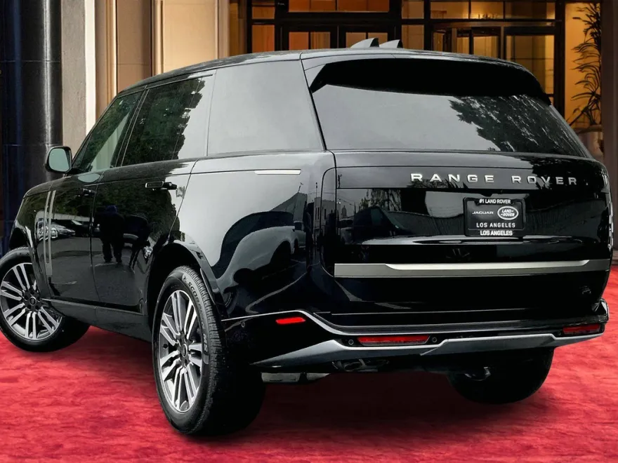 2025 Land Rover Range Rover SE photo 1