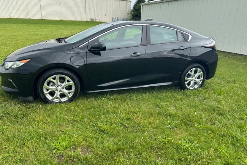 2016 Chevrolet Volt Premier photo 1