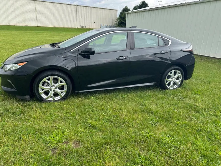 2016 Chevrolet Volt Premier photo 1