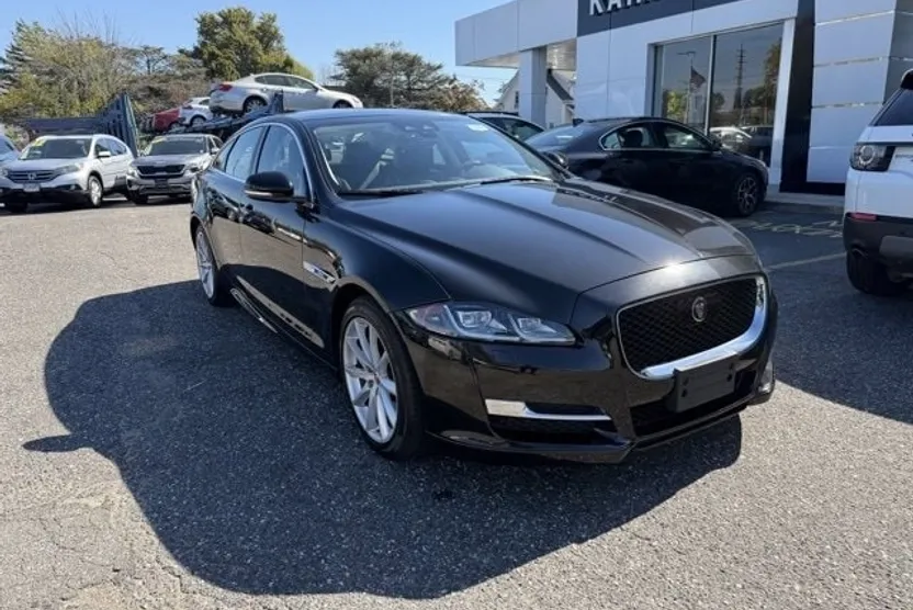 2018 Jaguar XJ R-Sport photo 1
