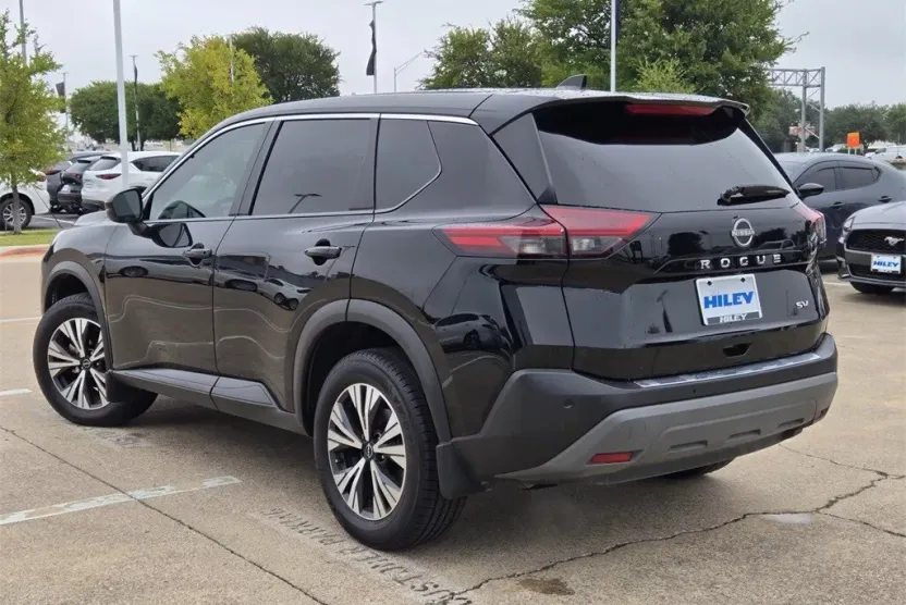 2022 Nissan Rogue SV photo 1