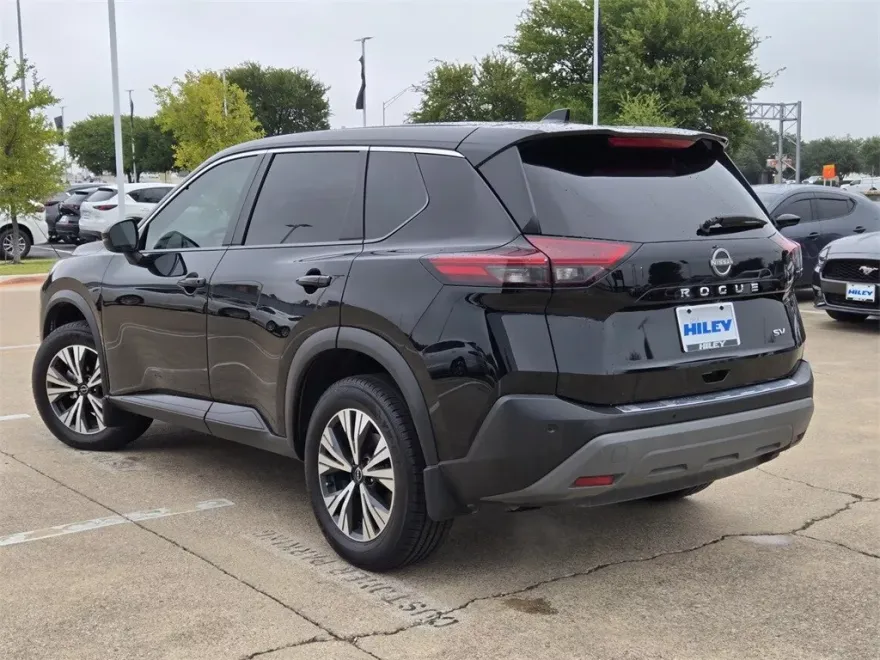 2022 Nissan Rogue SV photo 1