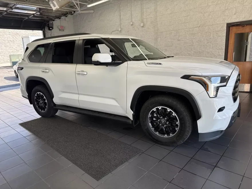 2025 Toyota Sequoia SR5 photo 1