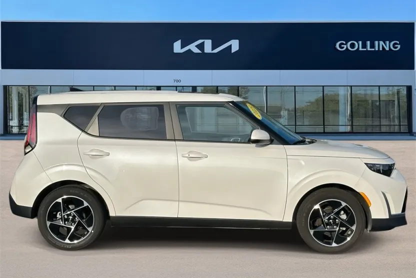 2025 Kia Soul EX photo 1