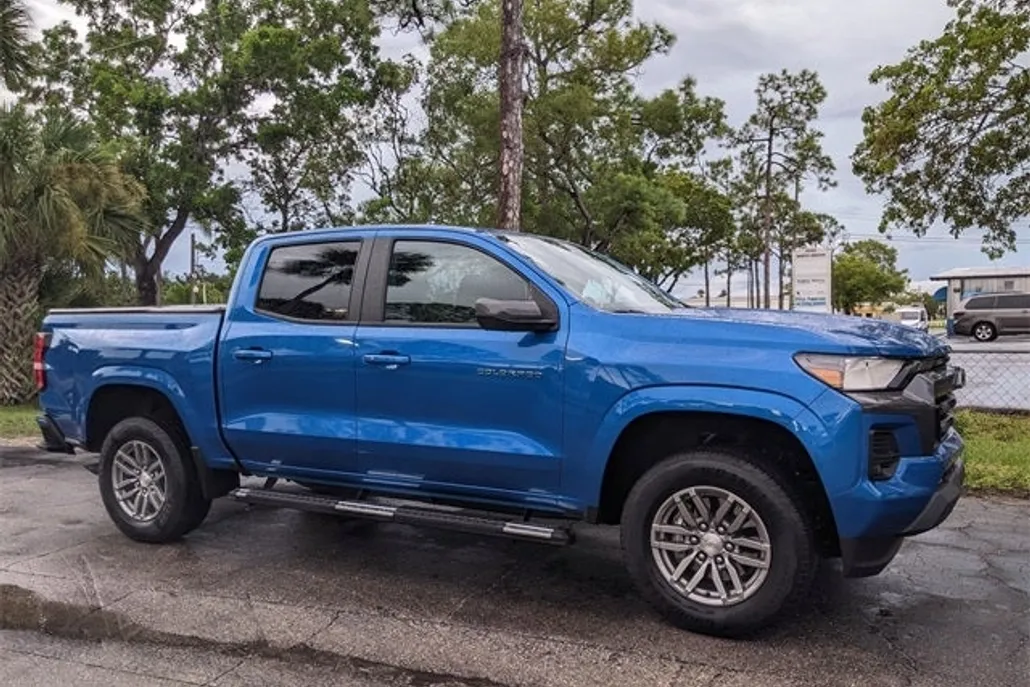 2023 Chevrolet Colorado LT photo 1