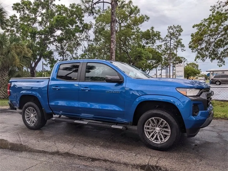 2023 Chevrolet Colorado LT photo 1