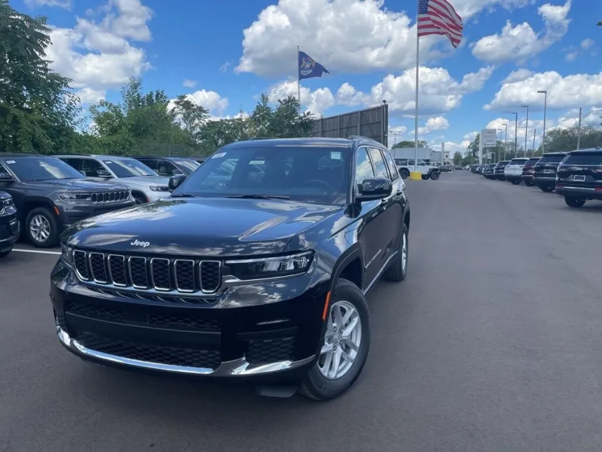 2025 Jeep Grand Cherokee Laredo photo 1