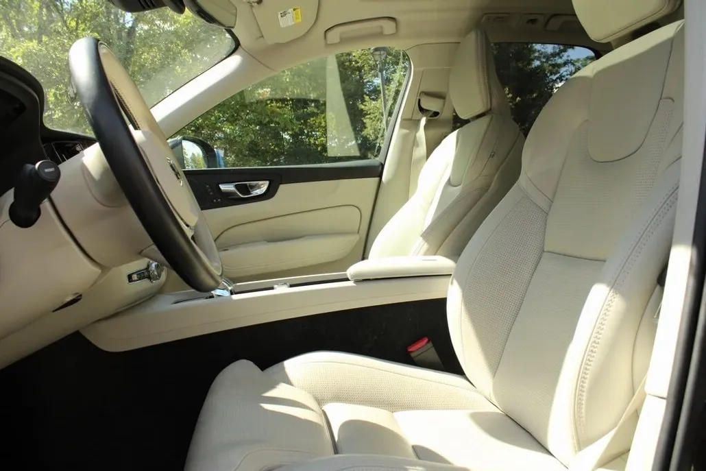 2022 Volvo XC60 Inscription photo 1