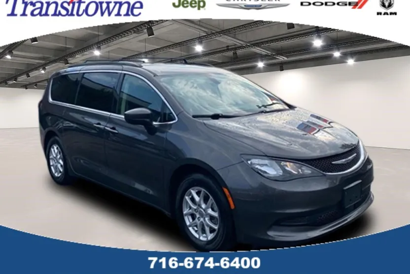 2021 Chrysler Voyager LXi photo 1