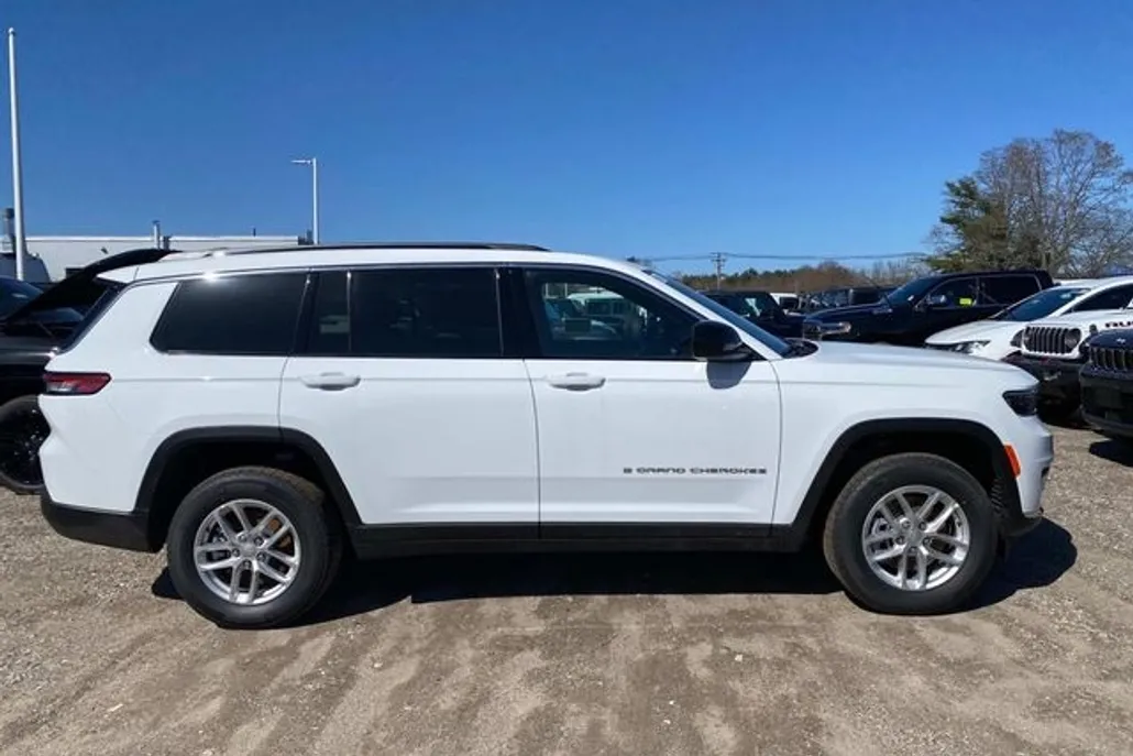 2025 Jeep Grand Cherokee Laredo X photo 1