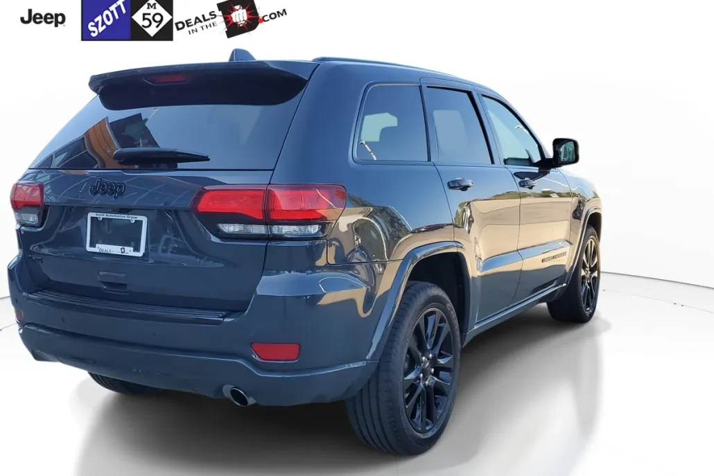 2018 Jeep Grand Cherokee Laredo Altitude photo 1