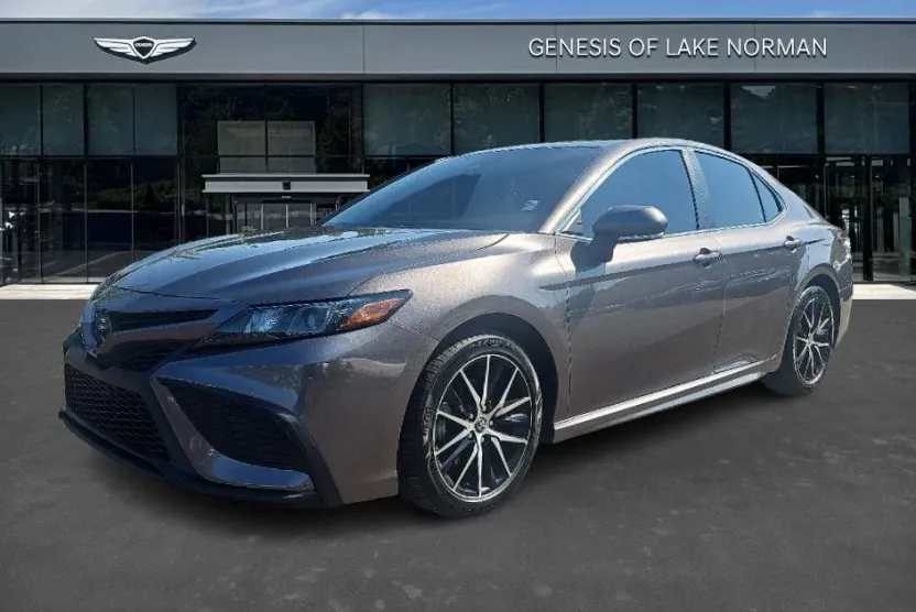 2023 Toyota Camry SE photo 1