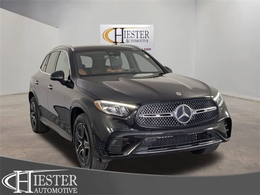 2024 Mercedes Benz GLC 300 photo 1