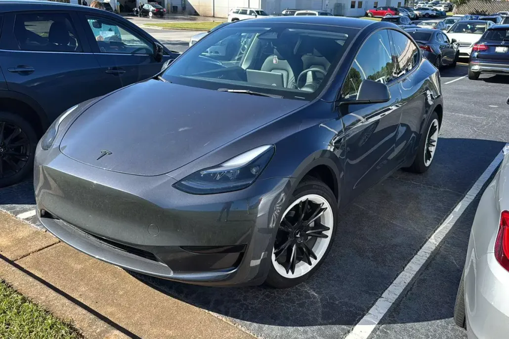 2023 Tesla Model Y Long Range photo 1