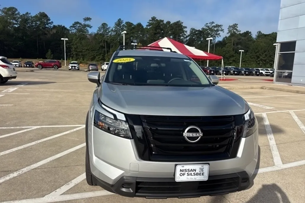 2025 Nissan Pathfinder SV photo 1