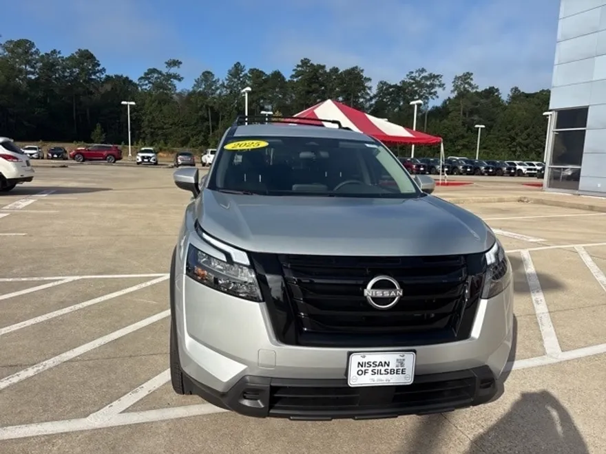 2025 Nissan Pathfinder SV photo 1