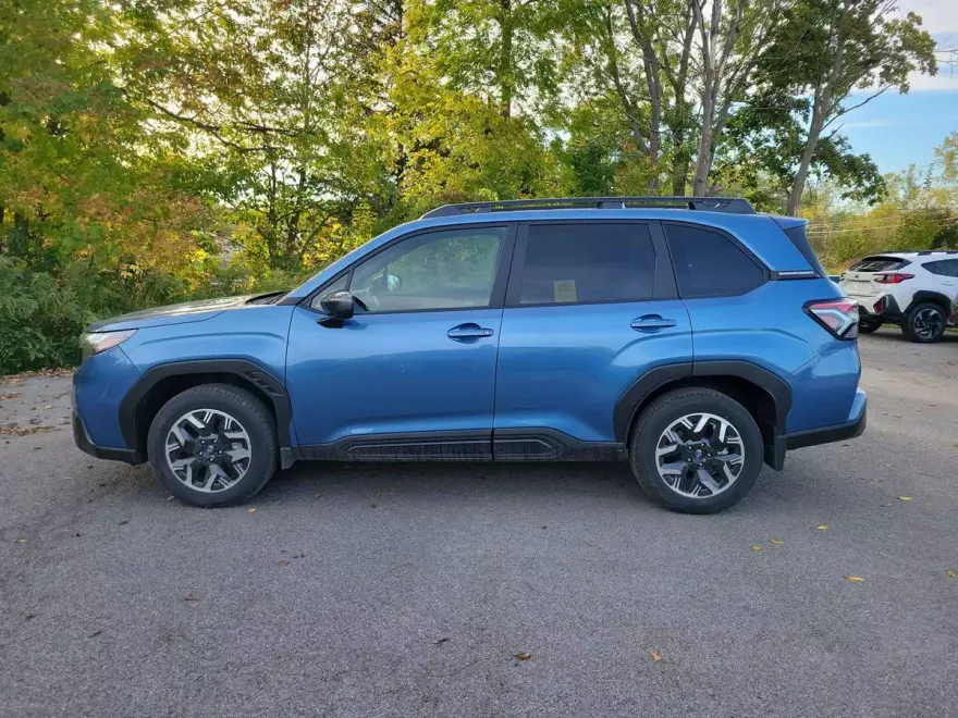 2025 Subaru Forester Premium Base photo 1