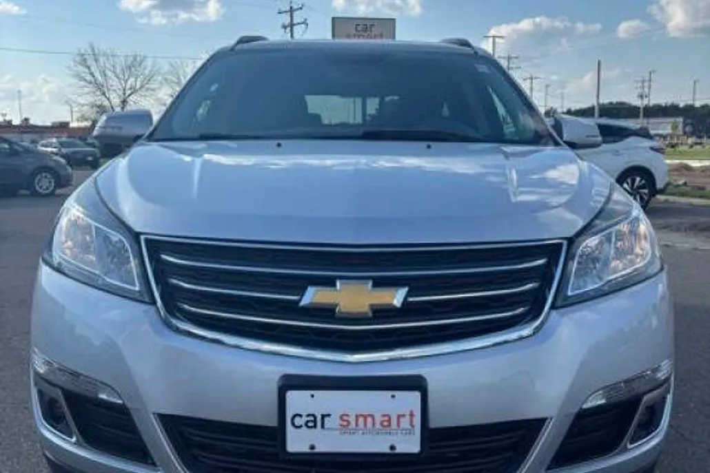 2017 Chevrolet Traverse 1LT photo 1
