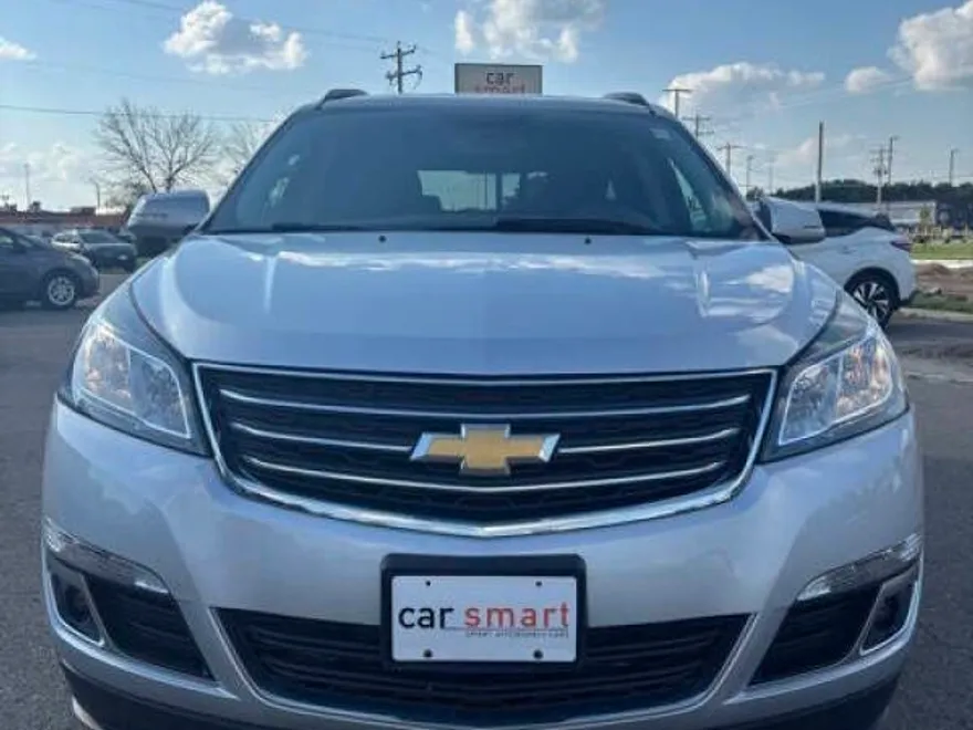 2017 Chevrolet Traverse 1LT photo 1