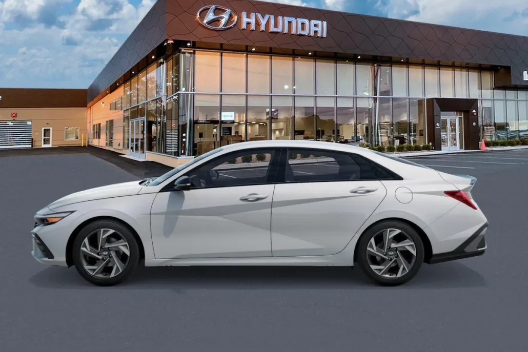 2025 Hyundai Elantra SEL Sport photo 1