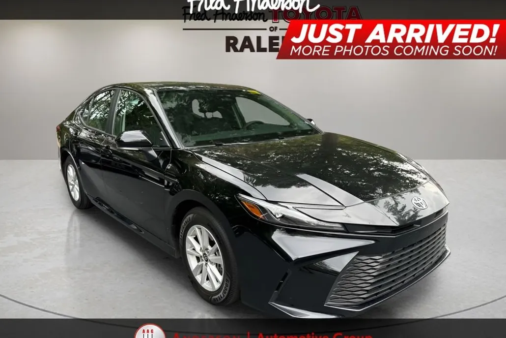 2025 Toyota Camry LE photo 1