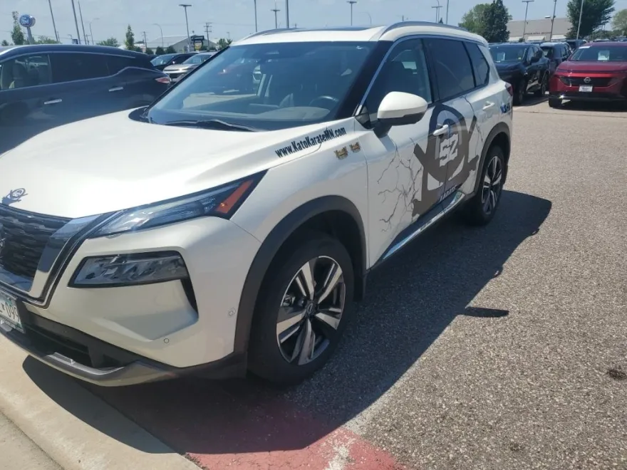 2023 Nissan Rogue SL AWD photo 1