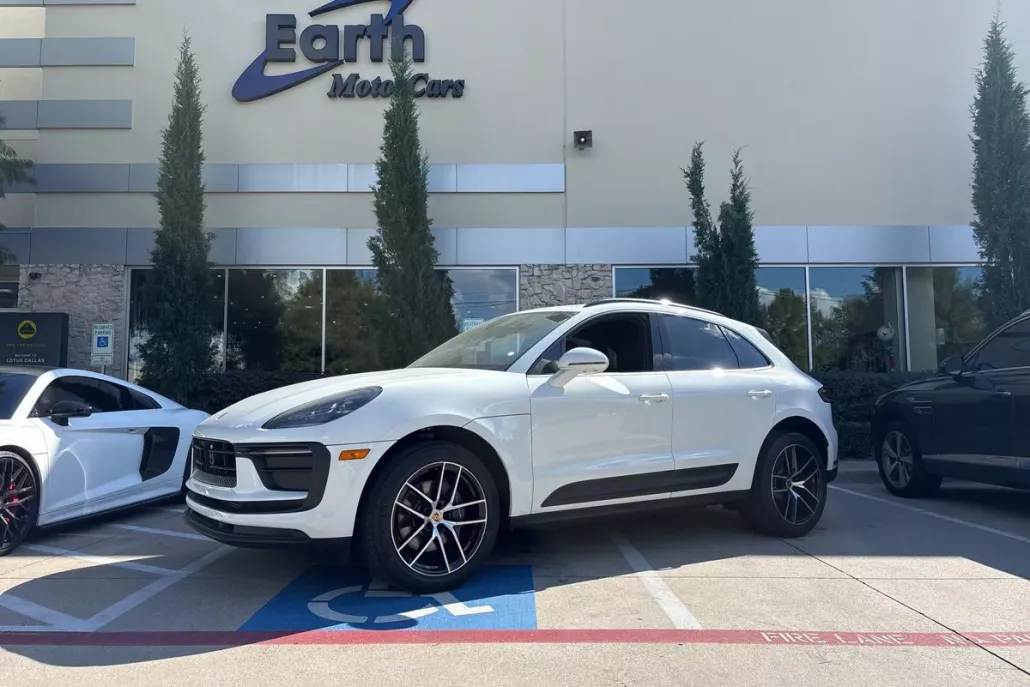 2024 Porsche Macan T photo 1