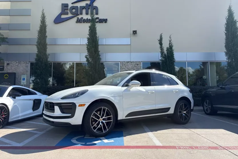 2024 Porsche Macan T photo 1