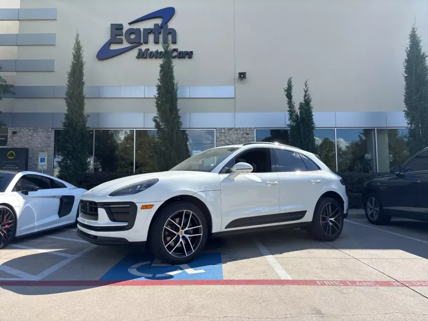 2024 Porsche Macan T photo 1