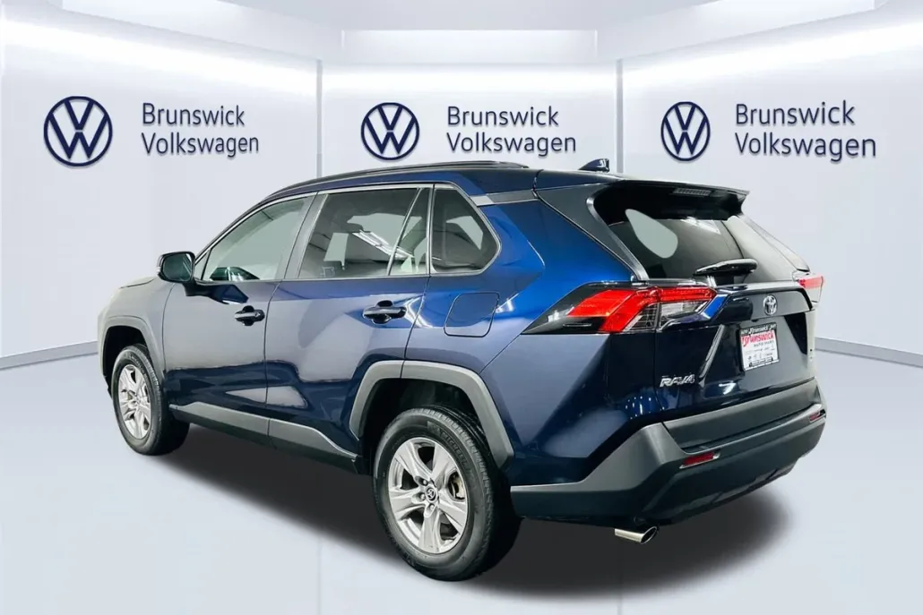 2022 Toyota RAV4 XLE photo 1