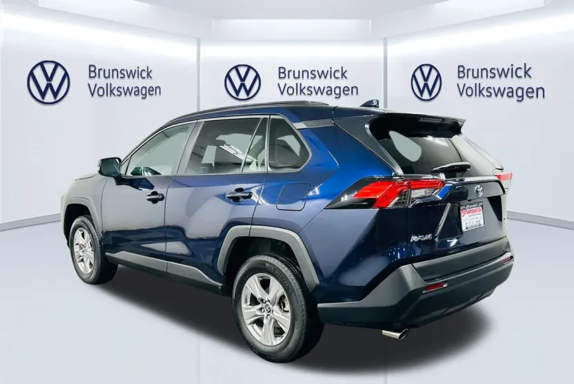 2022 Toyota RAV4 XLE photo 1