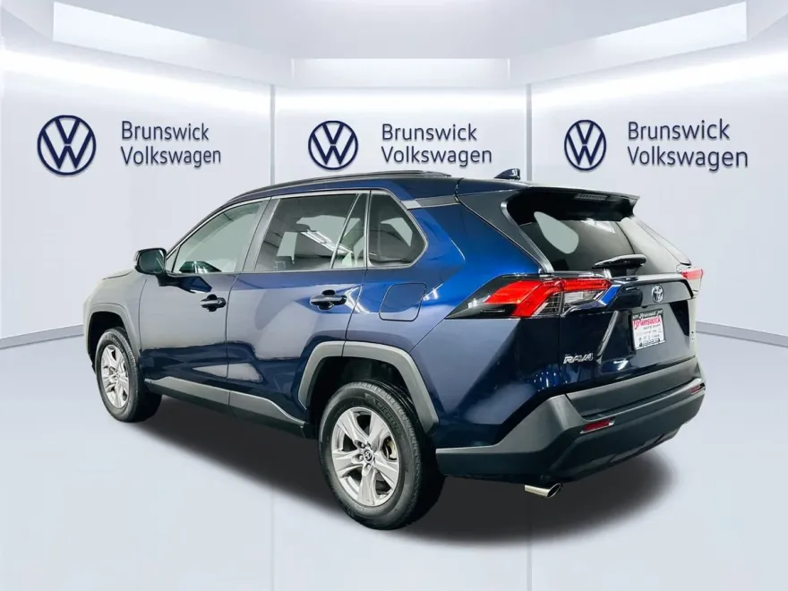 2022 Toyota RAV4 XLE photo 1