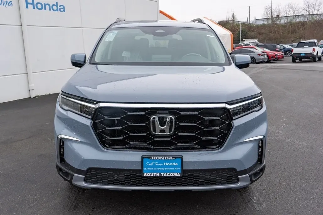 2025 Honda Pilot Touring photo 1
