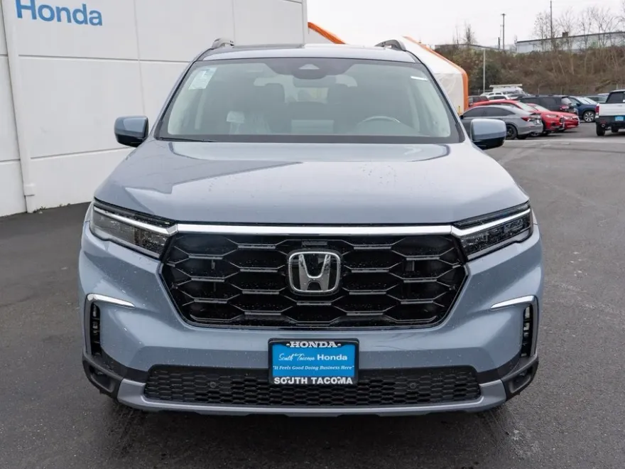2025 Honda Pilot Touring photo 1