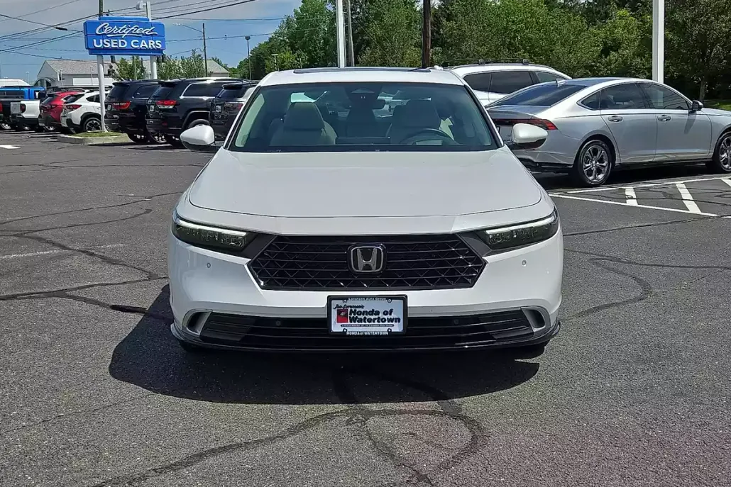2024 Honda Accord Hybrid Touring photo 1