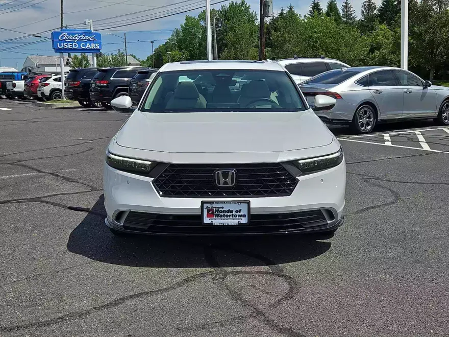 2024 Honda Accord Hybrid Touring photo 1