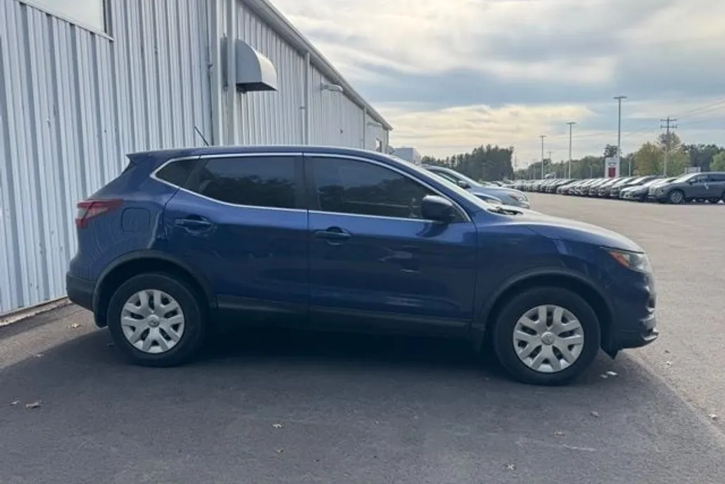 2020 Nissan Rogue Sport S photo 1