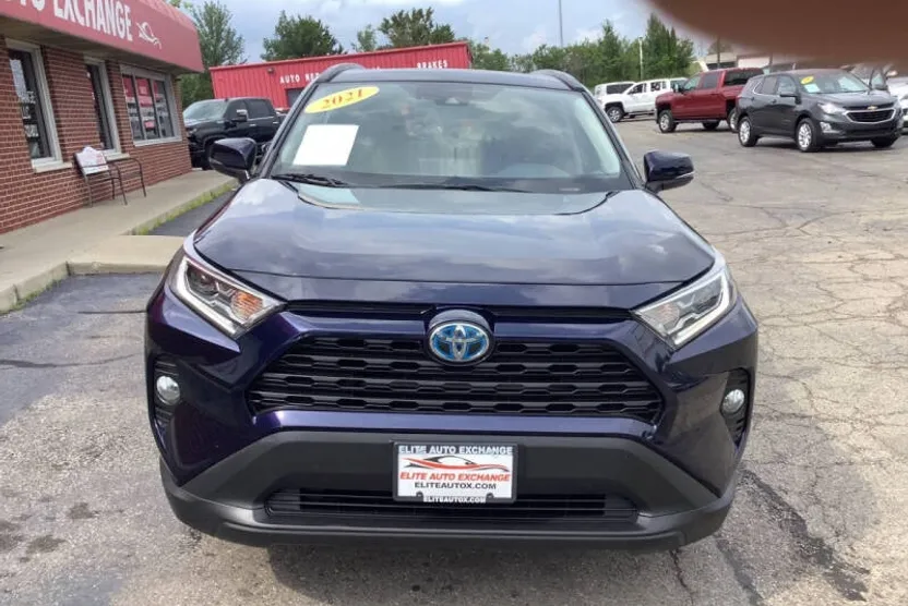 2021 Toyota RAV4 Hybrid XLE photo 1