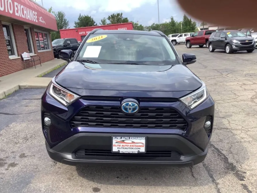 2021 Toyota RAV4 Hybrid XLE photo 1