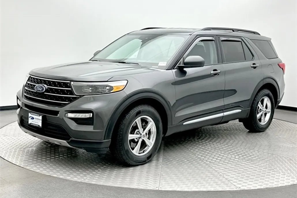 2020 Ford Explorer XLT photo 1