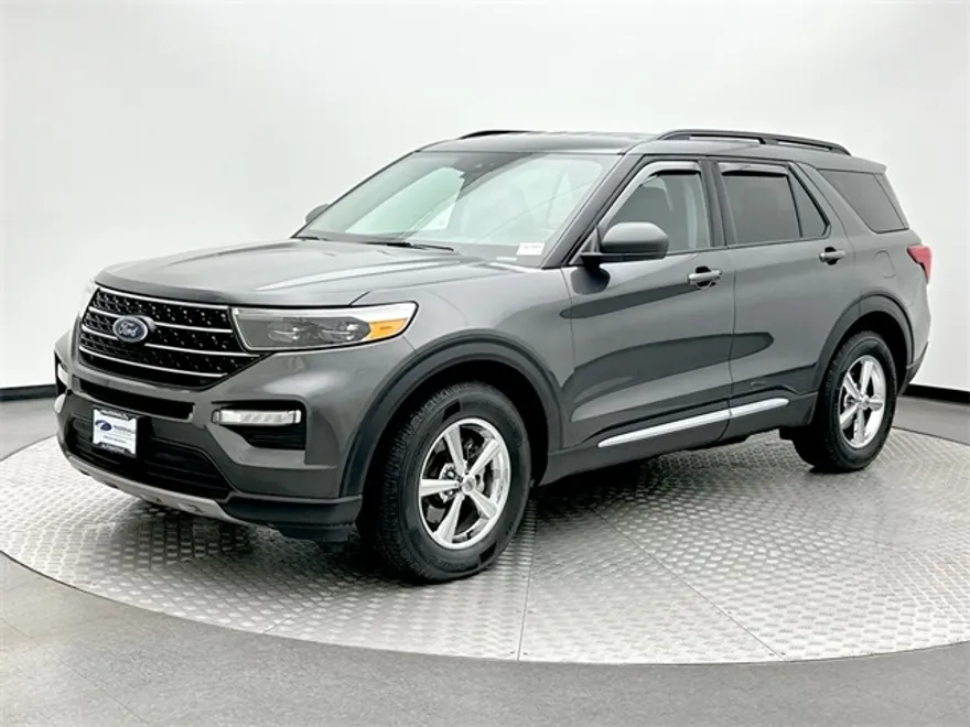 2020 Ford Explorer XLT photo 1