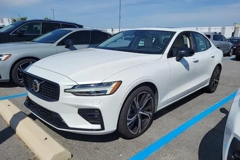 2024 Volvo S60 B5 Plus photo 1