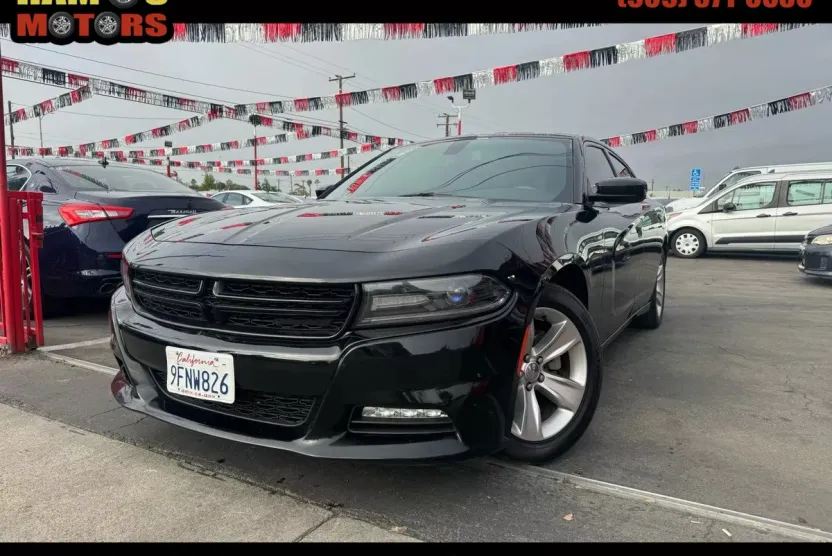 2017 Dodge Charger SXT photo 1