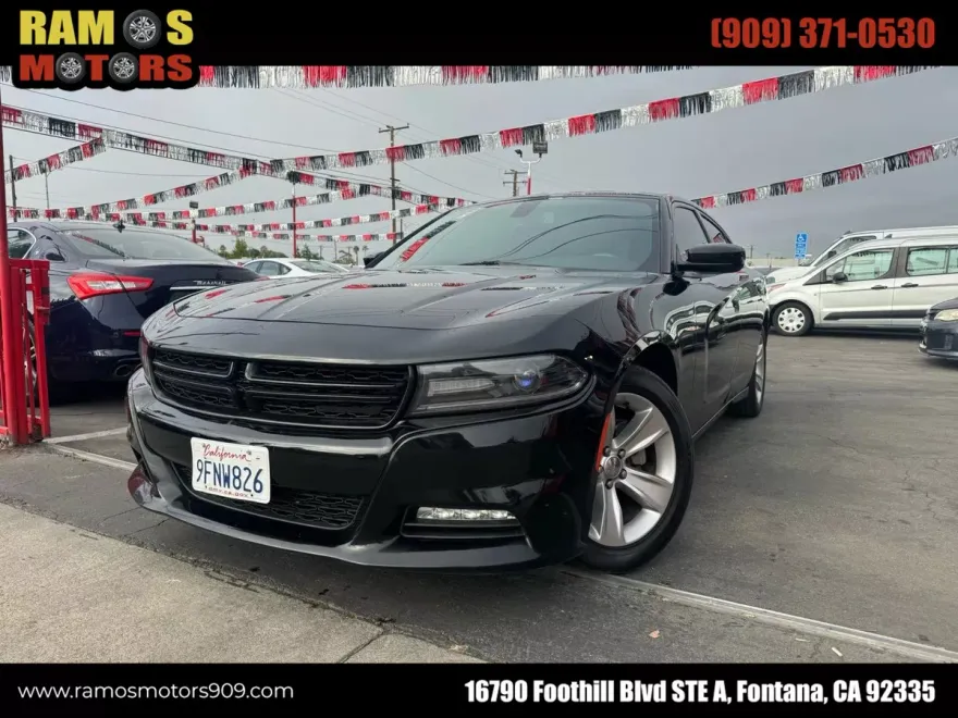 2017 Dodge Charger SXT photo 1