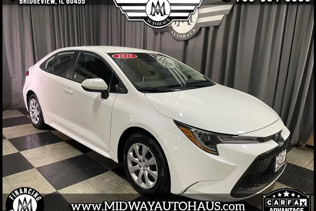2021 Toyota Corolla LE photo 1