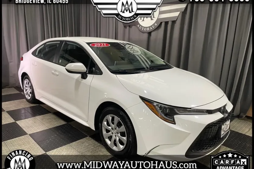 2021 Toyota Corolla LE photo 1