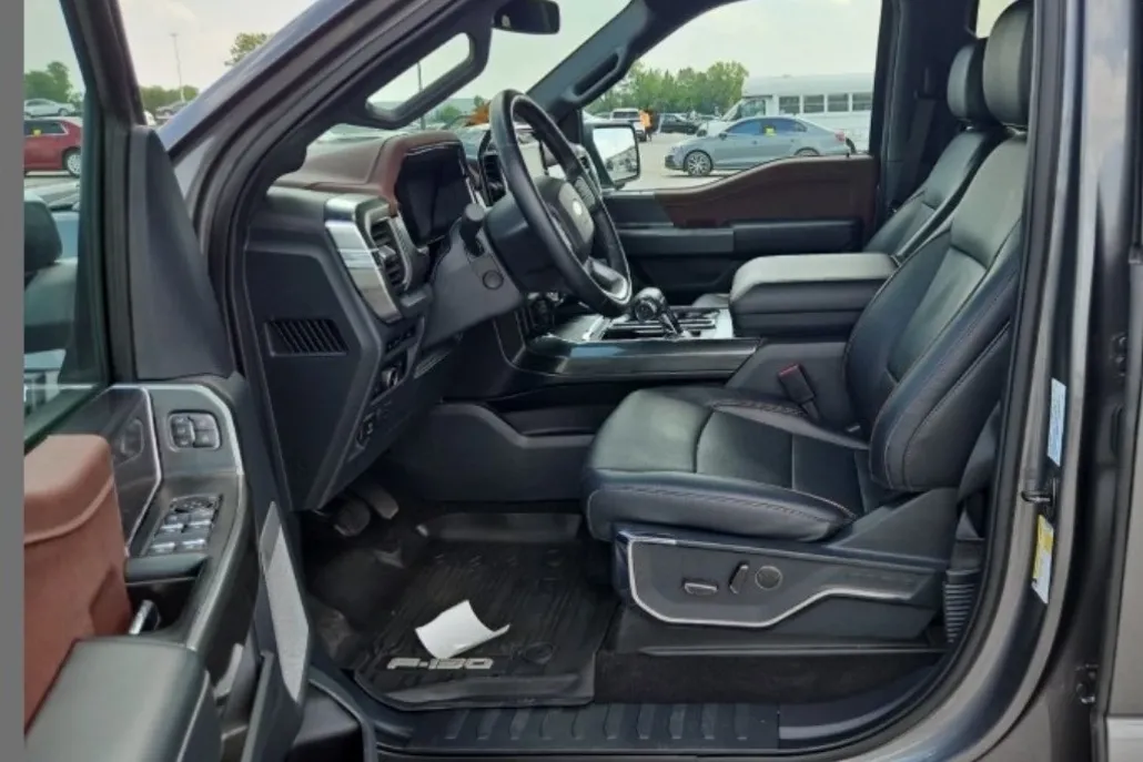 2023 Ford F-150 Lariat photo 1