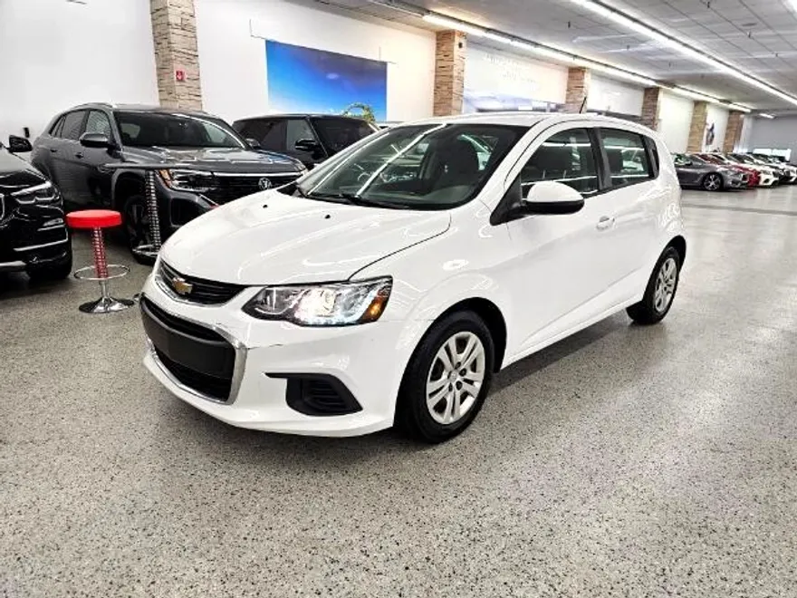 2019 Chevrolet Sonic LT photo 1
